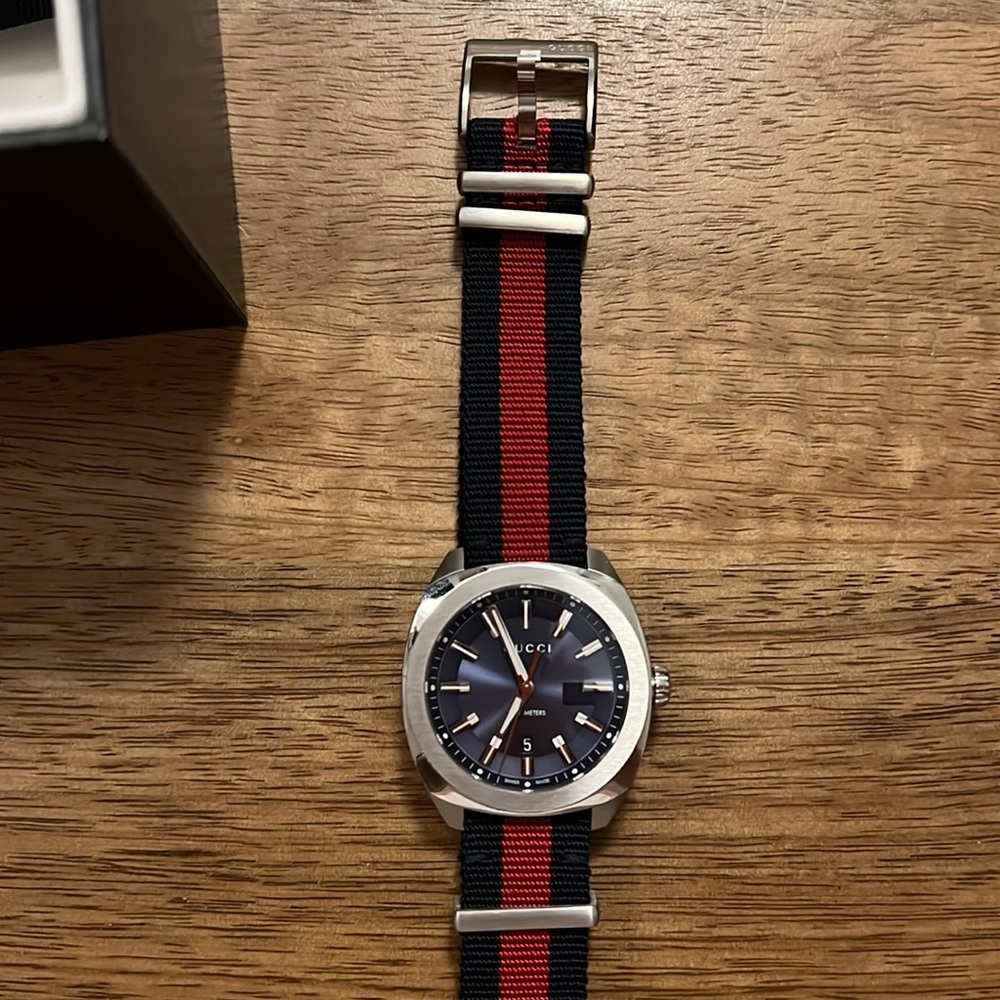 Gently Used Gucci Swiss Blue/Red Nylon Strap 41mm - Picture 6 of 8